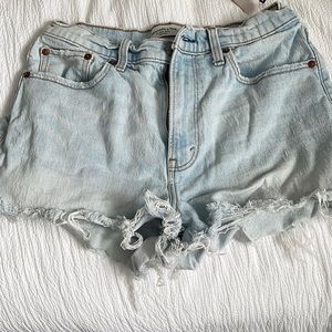 Abercrombie mom short high rise